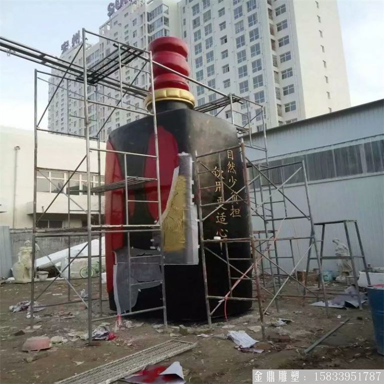玻璃鋼大型酒瓶雕塑，酒廠仿真酒瓶雕塑定制1